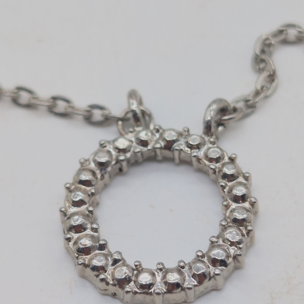 Elegant Circle Wreath Silver Pendant 20 In Necklace Costume - Picture 3 of 4